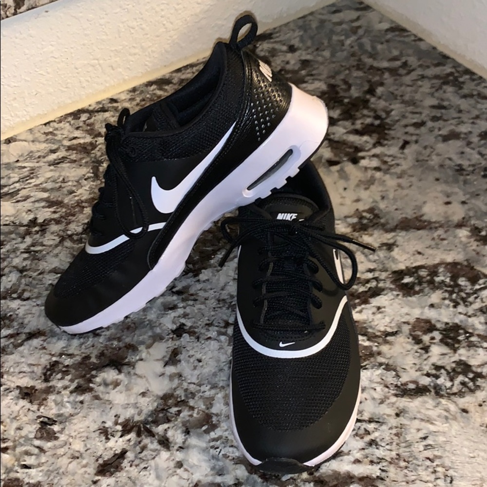 Nike Air Max Thea 🖤🏃🏻‍♀️